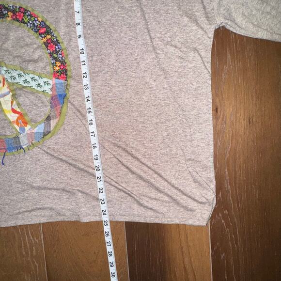 Easel Oversized Flowy Boho Asymmetrical Hem Peace Sign Brown Shirt Size Small - Picture 7 of 8